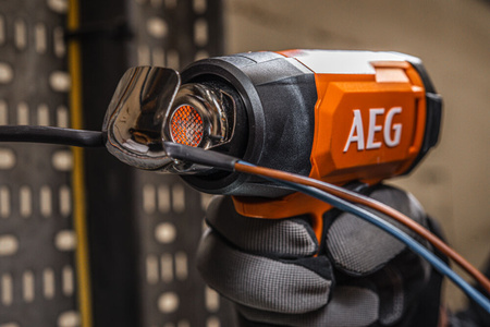 Opalarka PowerTools 18V AEG BHG18-0 