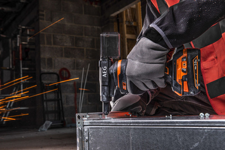 Nitownica akumulatorowa AEG 18V BNZ18-0 