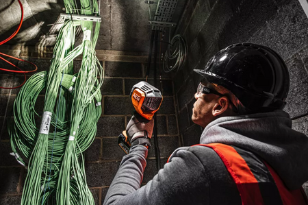 AEG Lampa 18 V, 3000 lumenów, chowana głowica 195 stopni,  BTL 18C2 